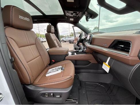 New 2026 Chevrolet Tahoe High Country AWD/4WD image 6