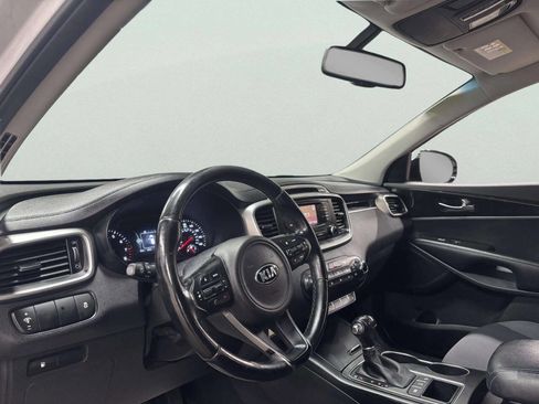 Used 2016 Kia Sorento LX w/ LX Convenience Package image 11