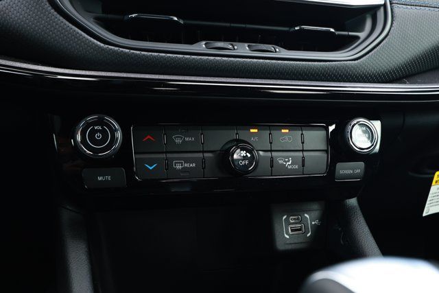 New 2026 Jeep Compass Latitude AWD/4WD image 18