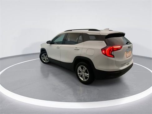 Used 2020 GMC Terrain SLE w/ Driver Convenience Package image 2