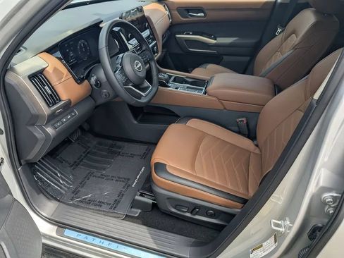 Certified 2025 Nissan Pathfinder Platinum w/ Cargo Package FWD image 9