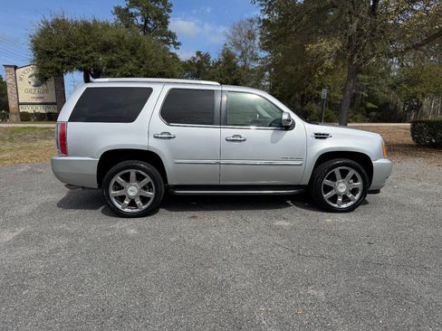 Used 2012 Cadillac Escalade Luxury image 7