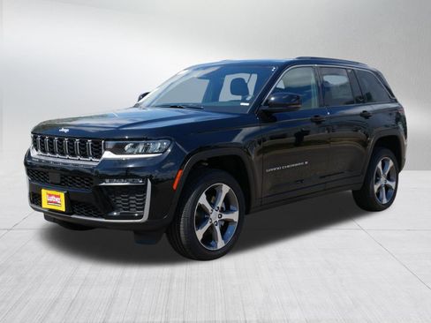 New 2026 Jeep Grand Cherokee Limited AWD/4WD image 3