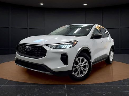 Certified 2023 Ford Escape Active w/ Tech Pack #1 AWD/4WD image 3