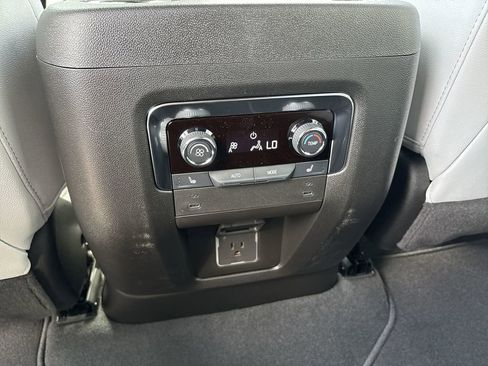 New 2025 Chevrolet Suburban Premier AWD/4WD image 21
