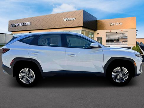 New 2026 Hyundai Tucson Blue SE image 9