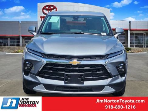 Used 2025 Chevrolet Blazer LT AWD/4WD image 2