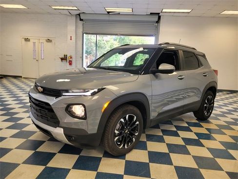 Used 2023 Chevrolet TrailBlazer LT image 3