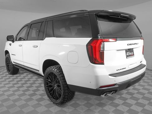 Used 2026 GMC Yukon XL Denali Ultimate AWD/4WD image 8