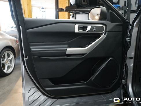 Used 2022 Ford Explorer XLT AWD/4WD image 9