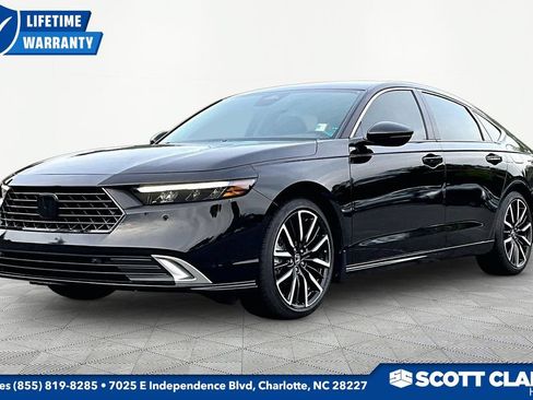 Used 2025 Honda Accord Touring image 3
