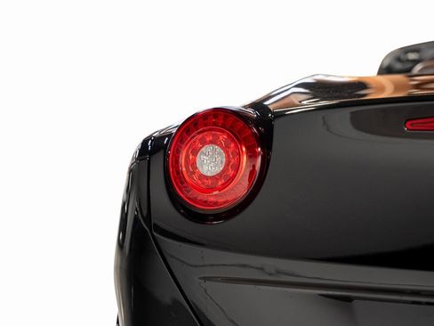 Used 2015 Ferrari California T image 23