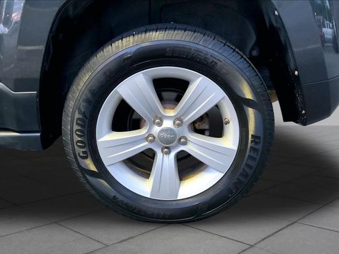 Used 2011 Jeep Patriot Latitude AWD/4WD image 10