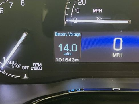 Used 2017 Cadillac XT5 FWD image 12