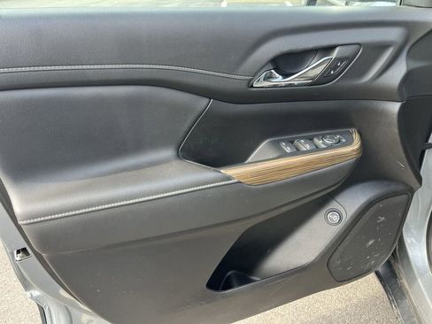 Certified 2023 GMC Acadia SLE w/ Driver Convenience Package image 21