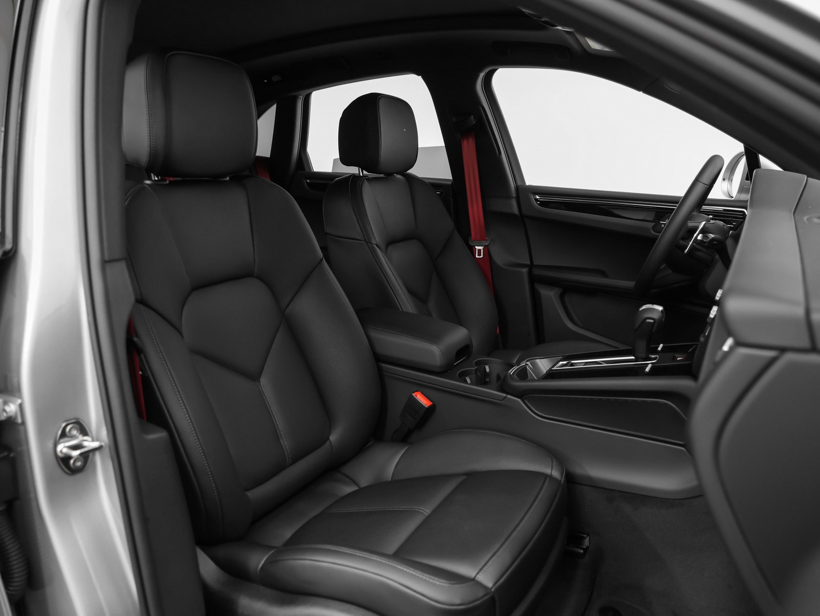 Certified 2025 Porsche Macan AWD/4WD image 21