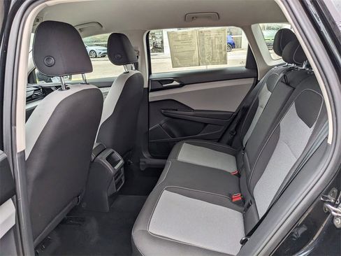 Certified 2022 Volkswagen Taos S image 18