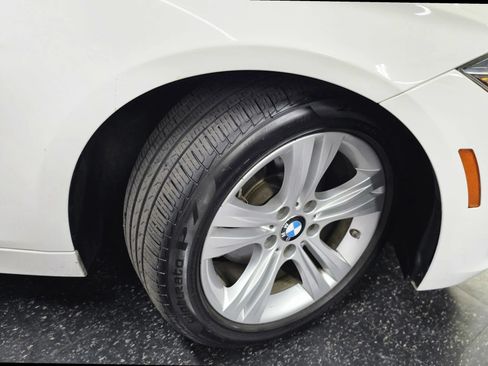 Used 2018 BMW 328d Sedan RWD image 16