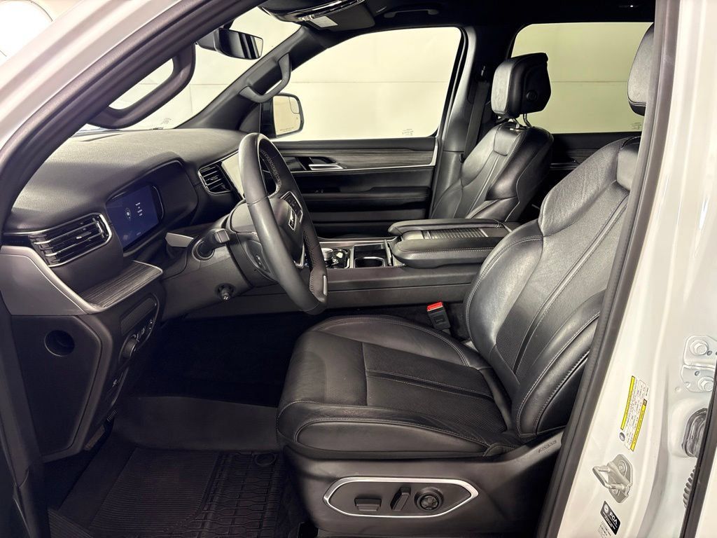 Used 2024 Jeep Wagoneer Series II w/ Flexible Seating Group RWD image 37