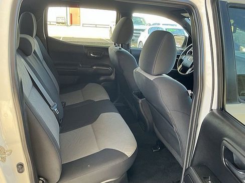 Used 2022 Toyota Tacoma TRD Off-Road image 10