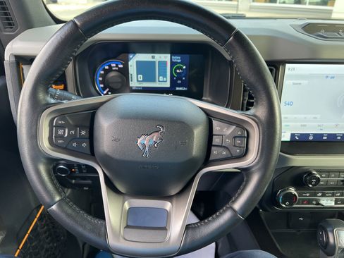 Used 2021 Ford Bronco Badlands image 17