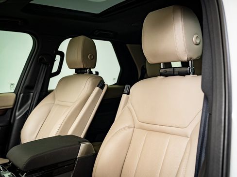 Used 2019 Land Rover Discovery HSE image 22