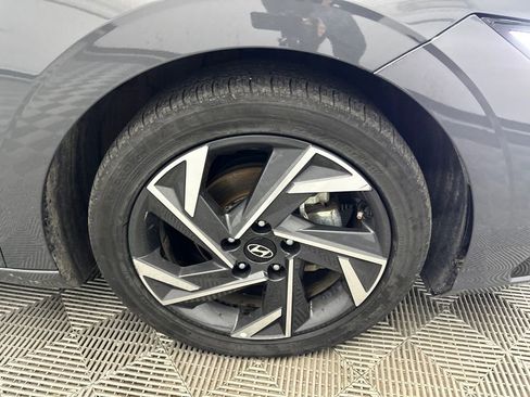 Used 2025 Hyundai Elantra SEL FWD image 12