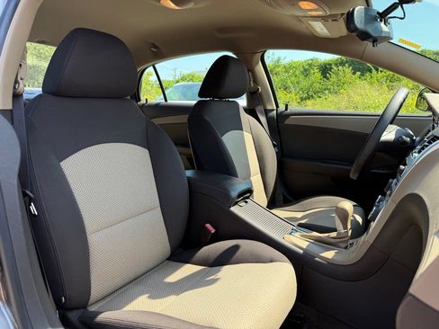 Used 2010 Chevrolet Malibu LS FWD image 21