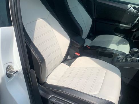 Used 2016 Volkswagen Jetta Sport image 9