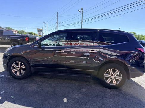 Used 2017 Chevrolet Traverse LT FWD image 3