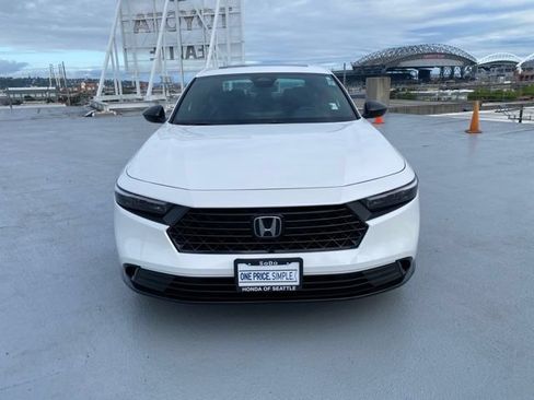 Used 2025 Honda Accord Sport image 3