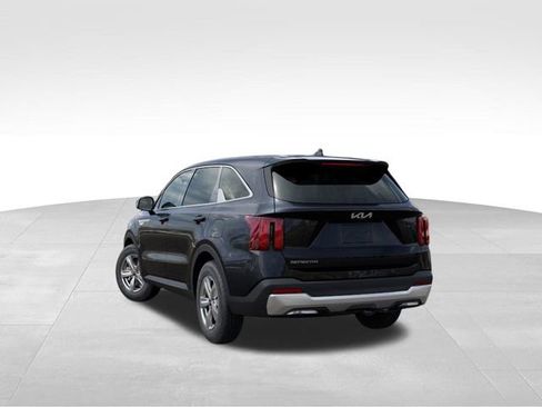 Certified 2025 Kia Sorento LX FWD image 4