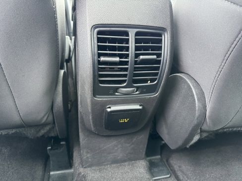 Used 2017 Ford C-MAX Energi SE w/ Equipment Group 401A image 8