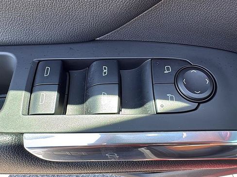 Used 2025 Chevrolet Traverse LT w/ Driver Confidence Package FWD image 33