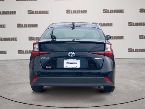Used 2019 Toyota Prius LE image 4
