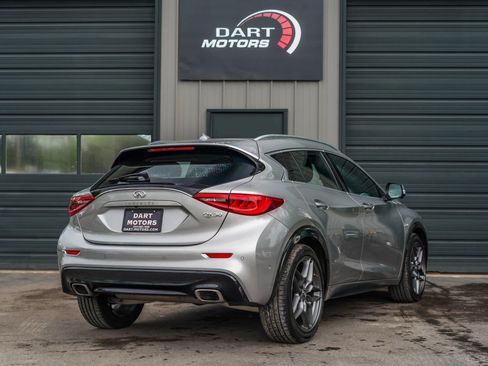 Used 2017 INFINITI QX30 Premium w/ Technology Package FWD image 7