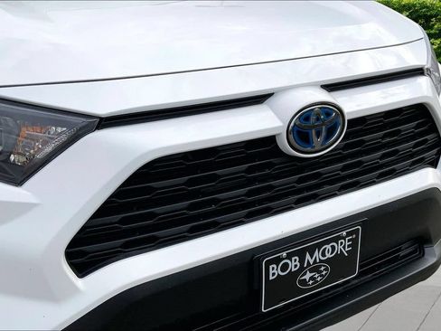Used 2021 Toyota RAV4 LE AWD/4WD image 32