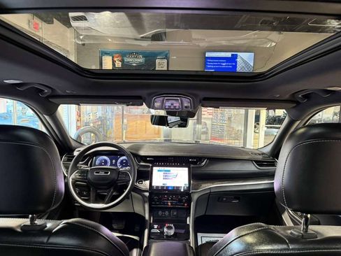 Used 2024 Jeep Grand Cherokee L Limited w/ Luxury Tech Group II AWD/4WD image 23