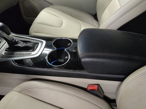 Used 2015 Ford Edge Titanium FWD image 26