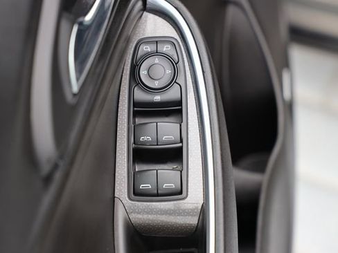 Used 2018 Chevrolet Malibu LT w/ Leather Package FWD image 13