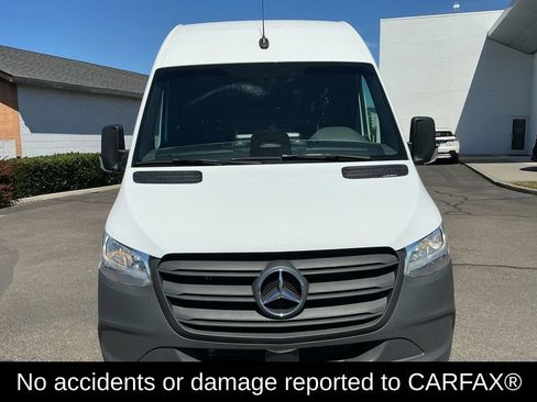 Used 2025 Mercedes-Benz Sprinter 4500 image 2
