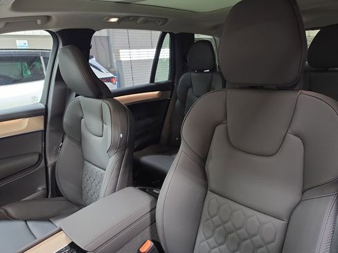 New 2026 Volvo XC90 T8 Plus w/ Protection Package Premier AWD/4WD image 8