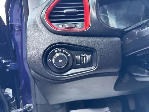 Used 2016 Jeep Renegade Trailhawk w/ Cold Weather Group image 34