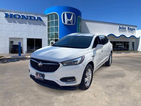 Used 2019 Buick Enclave Essence image 1