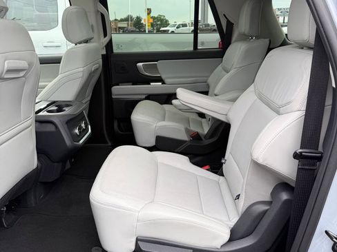 Used 2025 Ford Expedition Max Platinum w/ Driver's Package AWD/4WD image 11