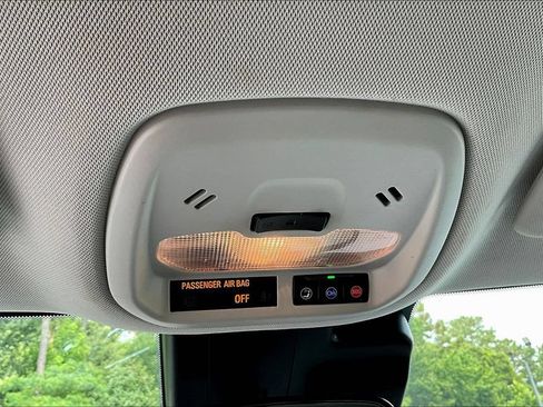Used 2025 Chevrolet Trax LT FWD image 17