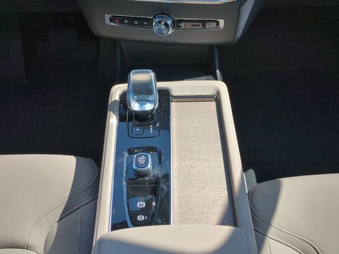 New 2026 Volvo XC90 T8 Plus w/ Protection Package Premier image 17