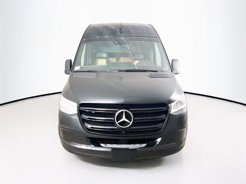 Used 2019 Mercedes-Benz Sprinter 1500 w/ Premium Plus Package image 17