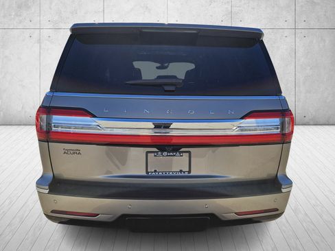 Used 2019 Lincoln Navigator Reserve image 6