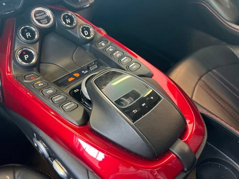 Used 2021 Aston Martin V8 Vantage Roadster RWD image 22